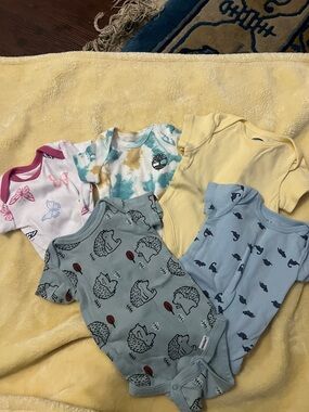Mixed Baby Onesie Set in Pastel Yellow, Blue, Mint & White
